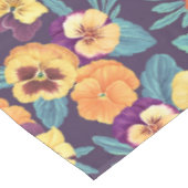 Nappe Pansies sur violet de prune (Angle)