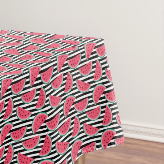 Nappe Pastèque douce sur les rayures noires et le motif (In Situ)