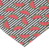 Nappe Pastèque sur le motif noir et blanc de rayures (Angle)