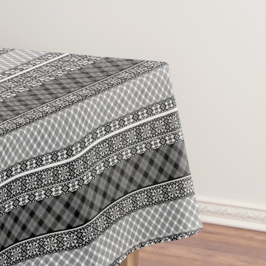 Nappe Patchwork rayé noir et blanc avec dentelle (In Situ)