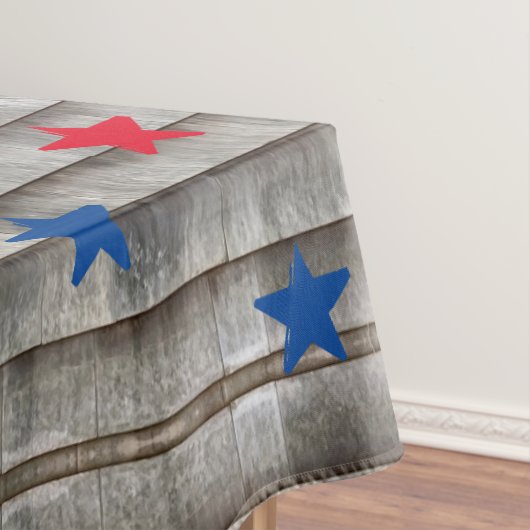 Nappe Patriotique rouge étoiles motif bardeaux rustiques (In Situ)