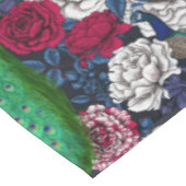 Nappe Peacocks dans le jardin rose (Angle)