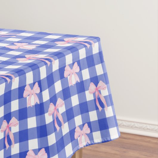 Nappe Preppy Navy Plaid avec des poches d'aquarelle rose (In Situ)