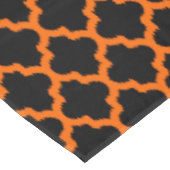 Nappe Quatrefol Marocain Orange Moderne Sur Noir (Angle)