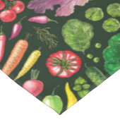 Nappe Récolte de légumes et d'herbes sur le noir (Angle)