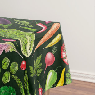 Nappe Récolte de légumes et d'herbes sur le noir