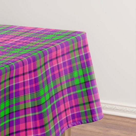 Nappe Rose et vert sur motif carreau tartan violet (In Situ)