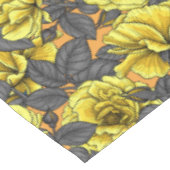 Nappe Roses jaunes avec feuilles gris sur orange (Angle)