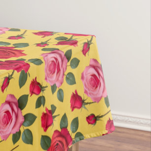 Nappe Roses roses et rouges joyeuses sur un jaune ensole