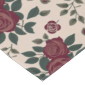 Nappe Roses rouges foncés avec des feuilles vertes (Angle)