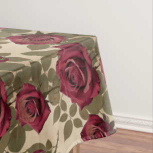 Nappe Roses rouges foncés avec des feuilles vertes fanée
