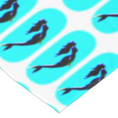 Nappe sirènes sous-marines nageant (Angle)