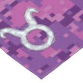 Nappe Symbole Taurus de Mère de Perle sur Camo numérique (Angle)