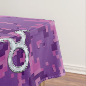 Nappe Symbole Taurus de Mère de Perle sur Camo numérique (In Situ)