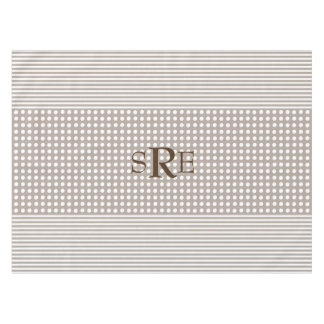 Nappe Taupe monogramme et tissu de table blanche