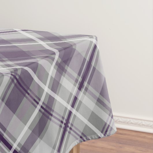 Nappe teintes violettes sur plaid en diagonale grise (In Situ)