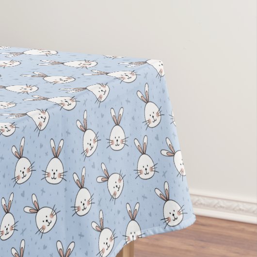 Nappe Têtes de lapin sur Motif bleu ciel (In Situ)