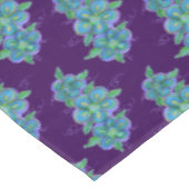 Nappe Violet Foncé Avec Art Floral Bleu (Angle)