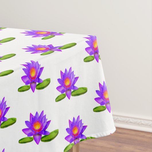 Nappe Violet Lotus Fleurs & Lily Pad sur Blanc (In Situ)