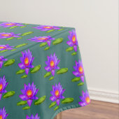 Nappe Violet Lotus Fleurs & Lily Pads sur Sapphire Green (In Situ)