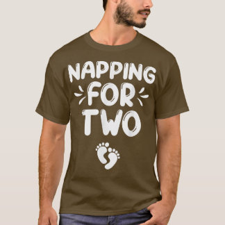 Napping voor Funny Twee Zwangerschapaankondigingen T-shirt