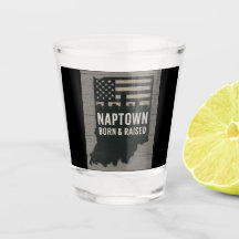 Naptown Born et verre levé