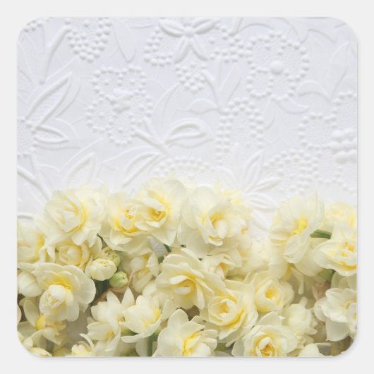 Narcissus bloemen tegen getextureerd papier vierkante sticker (Voorkant)