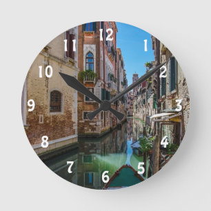 Narrow street canal à Venise Acrylique Mur Horloge