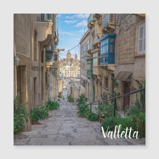 Narrow street in Malta (Voorkant)