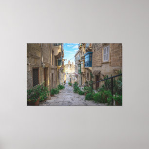 Narrow street in Malta Canvas Afdruk