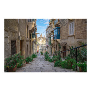 Narrow street in Malta Foto Afdruk