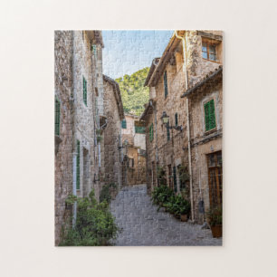Narrow street in Valldemossa, Mallorca Legpuzzel