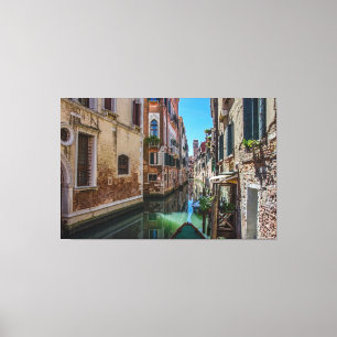 Narrow street met kanaal in Venetië Canvas Afdruk