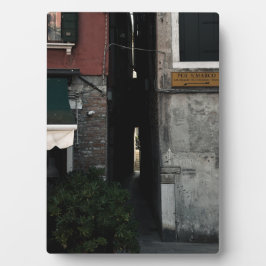 Narrow venetian alleyway (2024) fotoplaat
