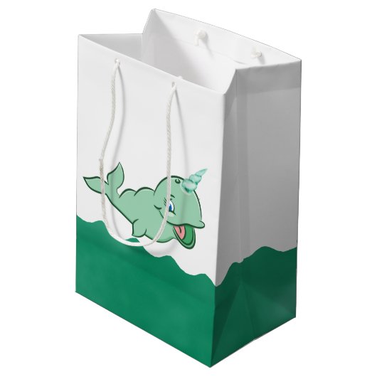 Narwhal Green | Cute Mint Chibi Cartoon Zee Party Medium Cadeauzakje (Achterkant Gekanteld)