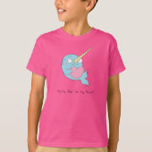 Narwhal serrant le T-shirt de l'enfant d'un garçon (Devant)