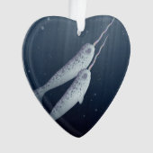 Narwhals mignon nageant ensemble sous l'eau (devant)