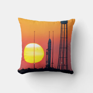 NASA Antares-raket zonsopgang lancering Kussen
