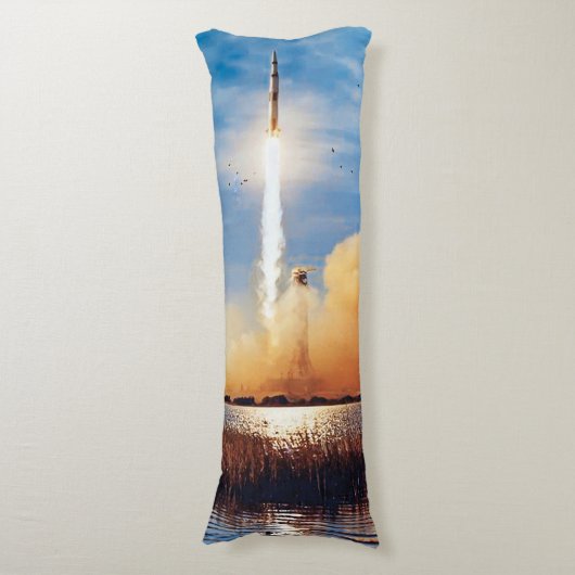 NASA Apollo 8 raketlancering Kennedy Space Center Lichaamskussen (Voorkant Verticaal)