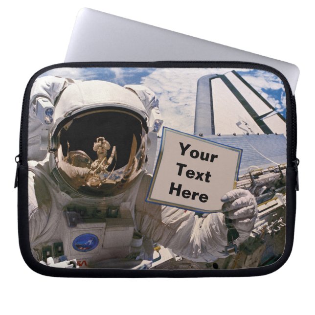 NASA Astronaut Holding Sign. - Aangepaste tekst to Laptop Sleeve (Voorkant)