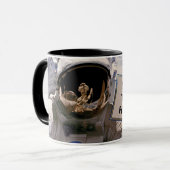 NASA Astronaut Holding Sign. - Aangepaste tekst to Mok (Voorkant links)