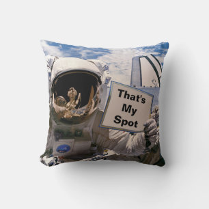 NASA Astronaut Houdt Bord Vast - Voeg Aangepaste T Kussen