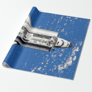 NASA Space Shuttle Discovery in de baan om de aard Cadeaupapier