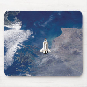 NASA Space Shuttle Endeavour STS-113 baan om de aa Muismat