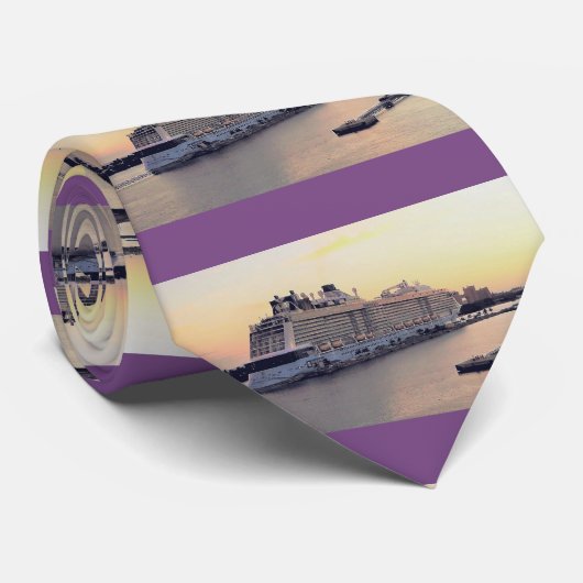Nassau Harbour Daybreak en Cruise Ship Stripe Stropdas (Opgerold)