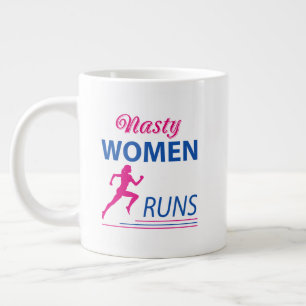 Nasty vrouwen lopen extra grote beker