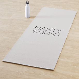 "Nasty Woman" zwarte letters lichtgrijs Yogamat