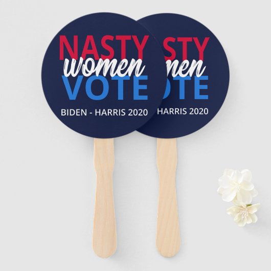 Nasty Women Vote II Handwaaier (Voorkant en achterkant)
