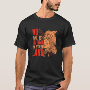 Native American Roots Niemand is illegaal op gesto T-shirt