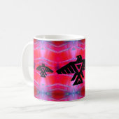 Native Anishinaabe Thunderbird Fluorescent Pink Koffiemok (Voorkant links)
